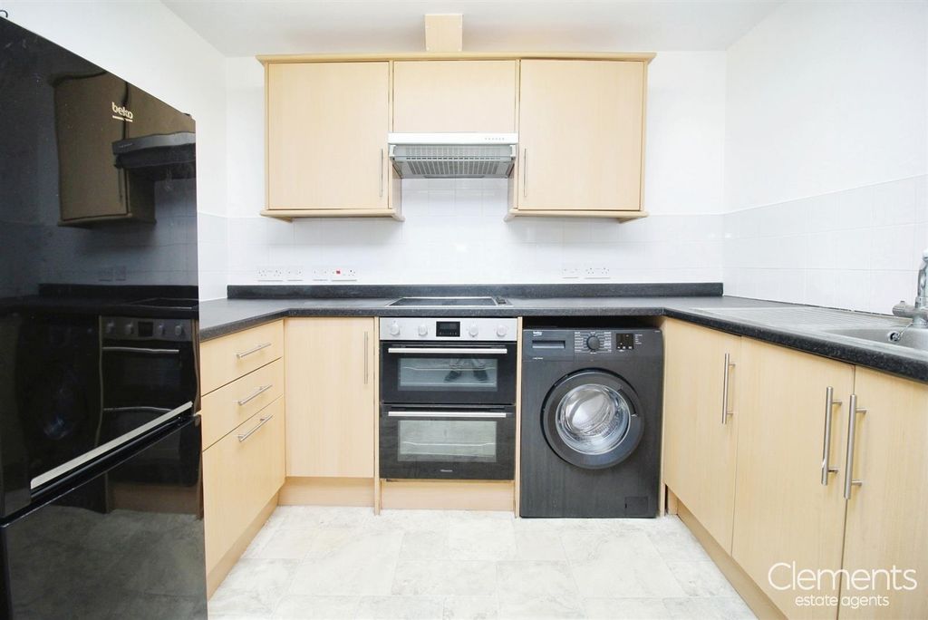 Property photo 3 of 12 Kitchen