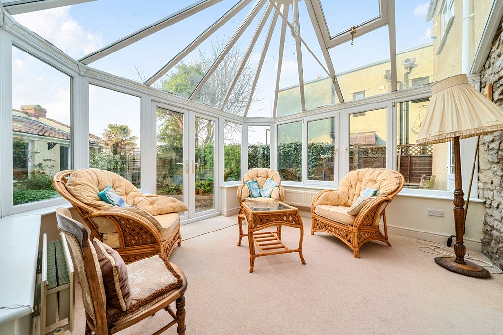 Property photo 2 of 18 Conservatory