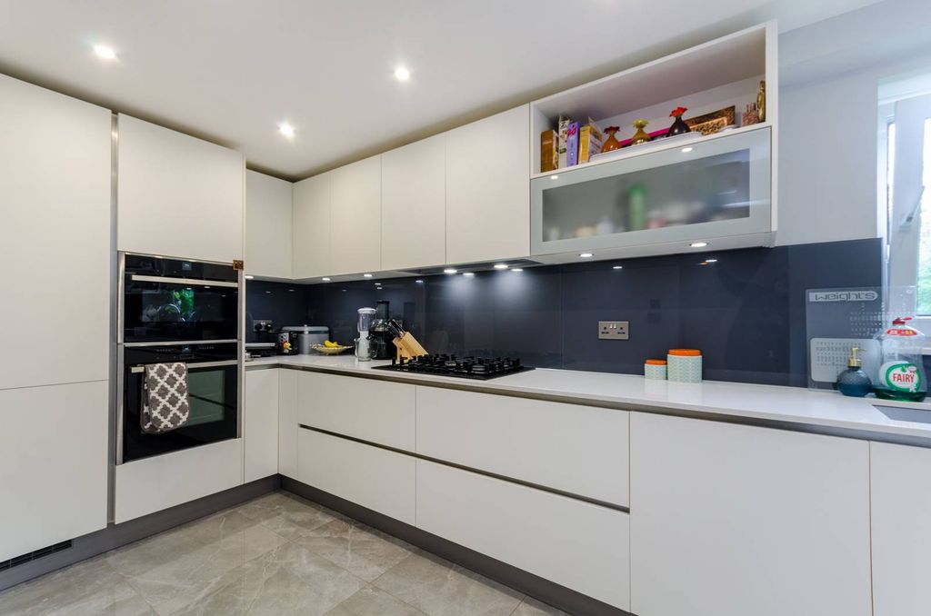 Property photo 3 of 14