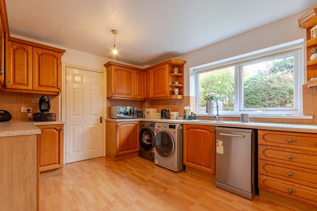 Property photo 3 of 17 Picture No. 02