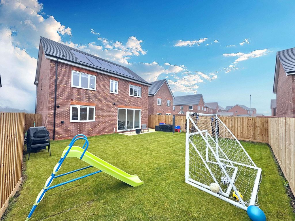 Property photo 2 of 39 Garden