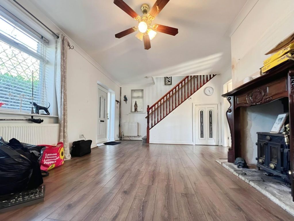 Property photo 3 of 19 A2Bf220B-58A35F35-841A-445B-94c1-7cc601F350A7.Jpg