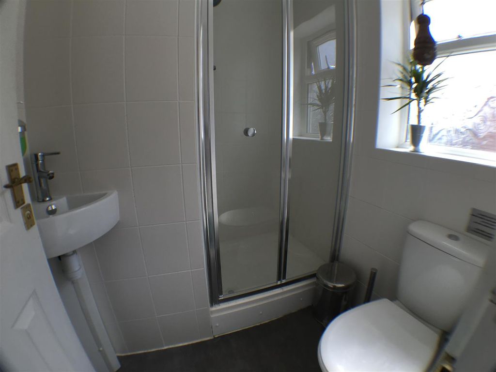Property photo 1 of 3 Shared Bathroom.Jpg