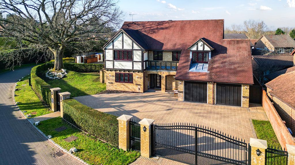 Property photo 1 of 16 3-Barberry-Way (19)