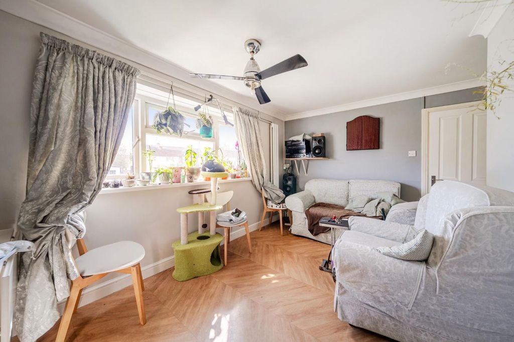 Property photo 2 of 10 1-69De451E54d55-1440655-3-69Dd0Fc9A1c55-1.Jpg