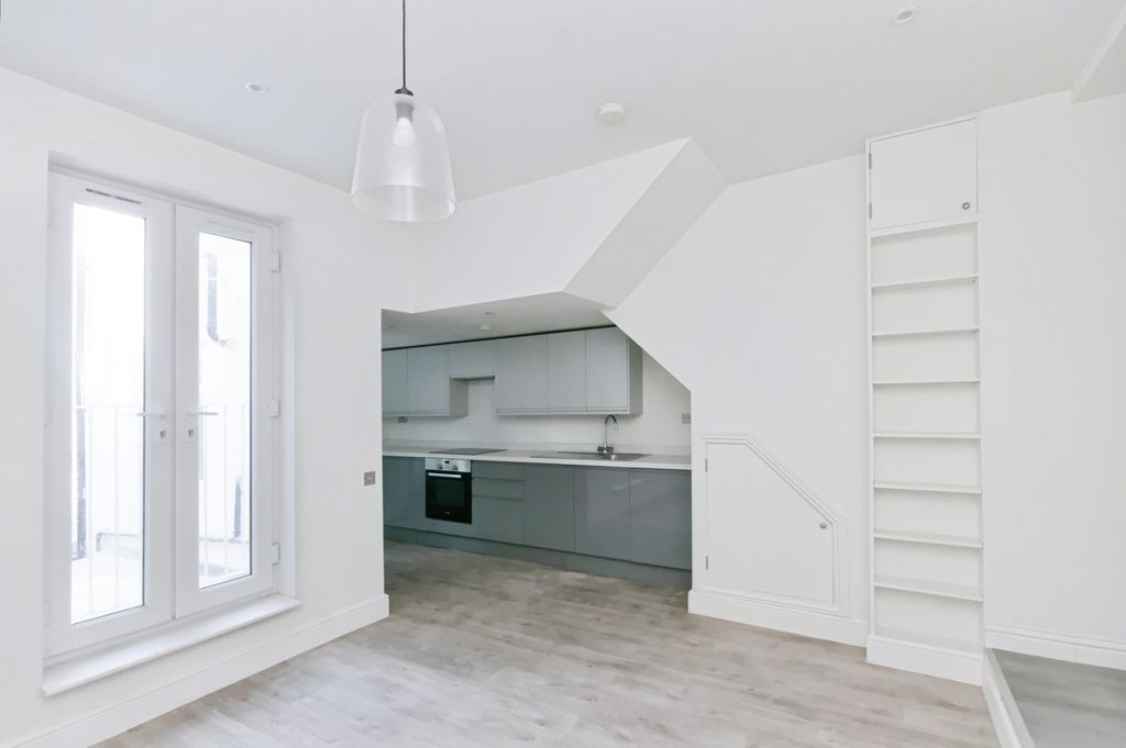 Property photo 3 of 38 Pbox-Img.Jpg