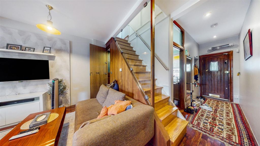 Property photo 1 of 14 Entrance Hall.Jpg