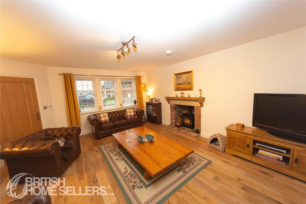 Property photo 3 of 23 Picture No. 28