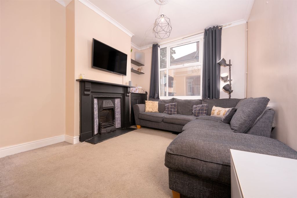 Property photo 2 of 10