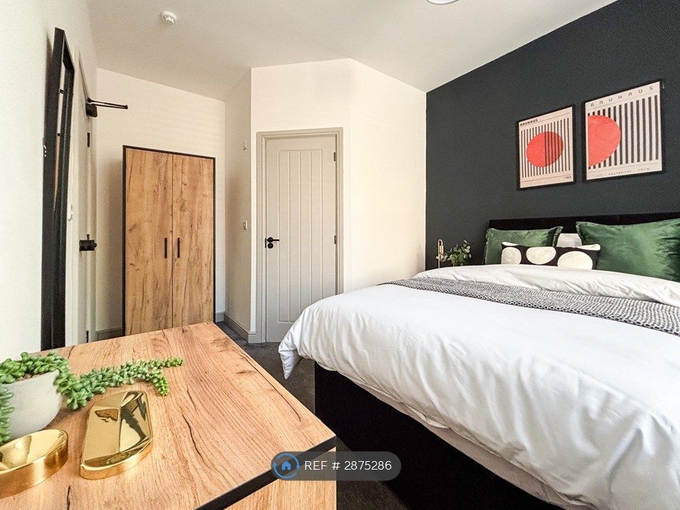 Property photo 1 of 35 Bedroom 2