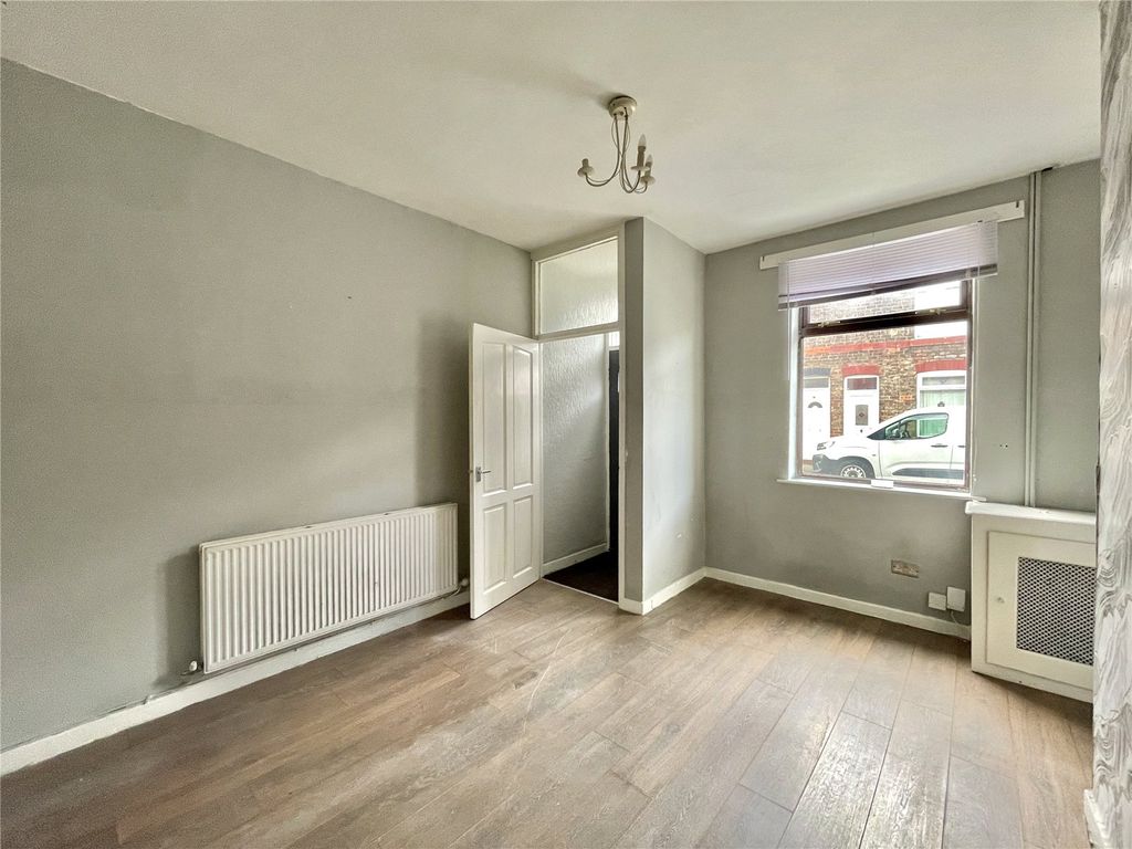 Property photo 3 of 12 Picture No. 21