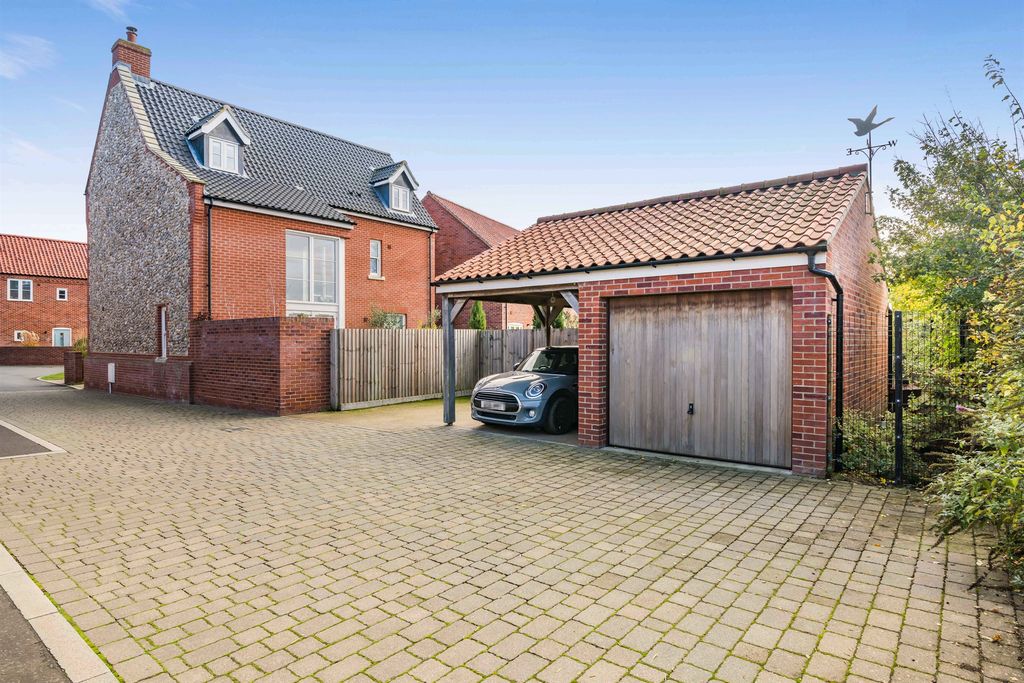 Property photo 3 of 17