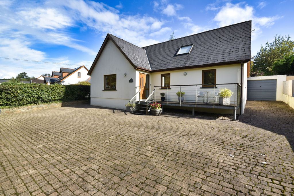 Property photo 1 of 20