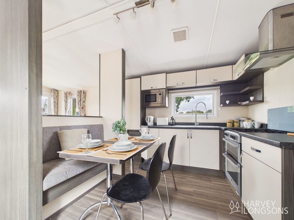 Property photo 1 of 16 2015 Regal Henley Malvern View Kitchen Dining Area