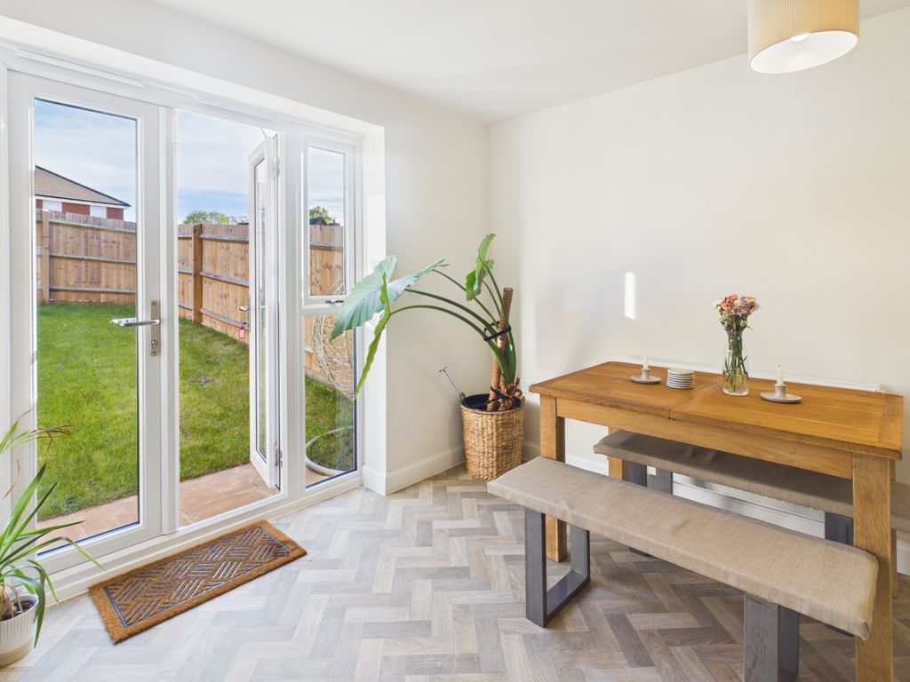 Property photo 3 of 16 Dining Room