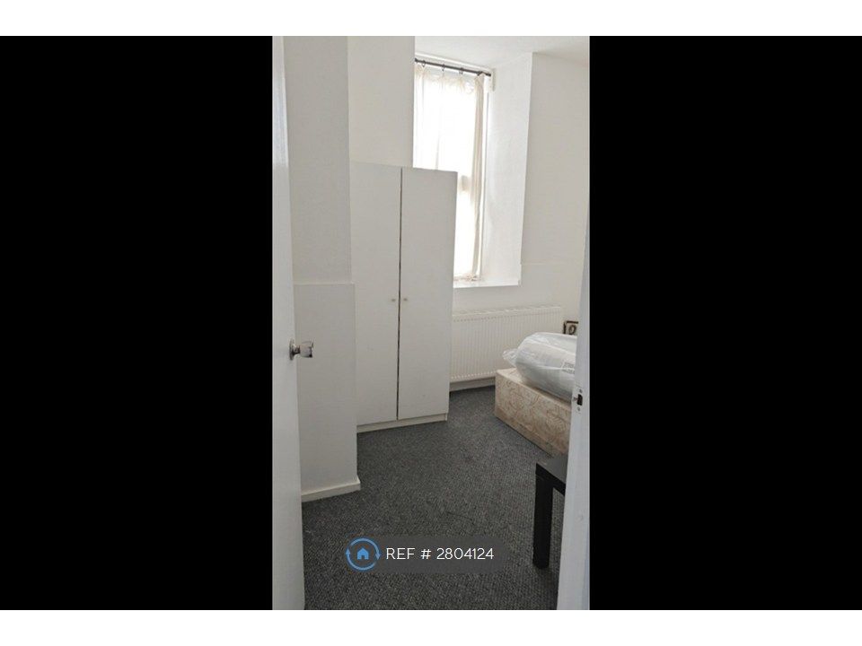 Property photo 2 of 7 Double Bedroom