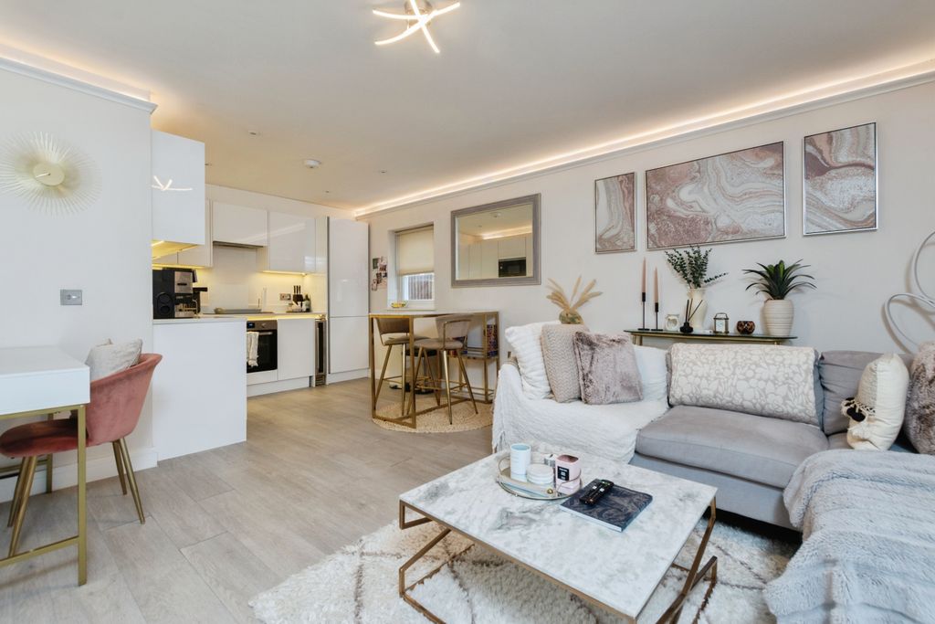 Property photo 2 of 18 Open Plan Living
