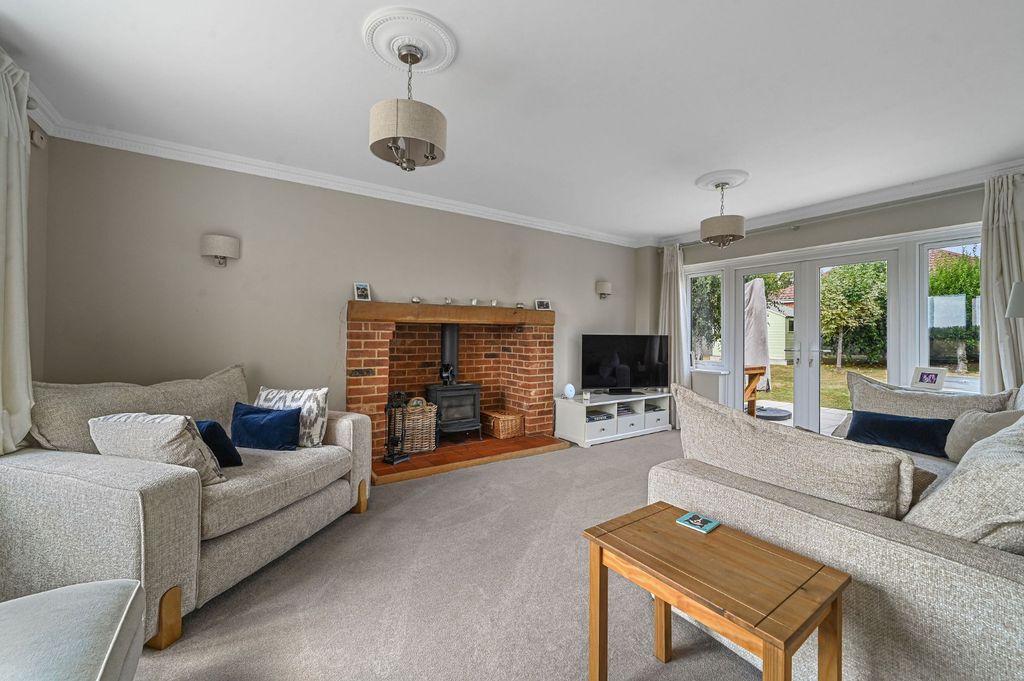 Property photo 2 of 23 4638901