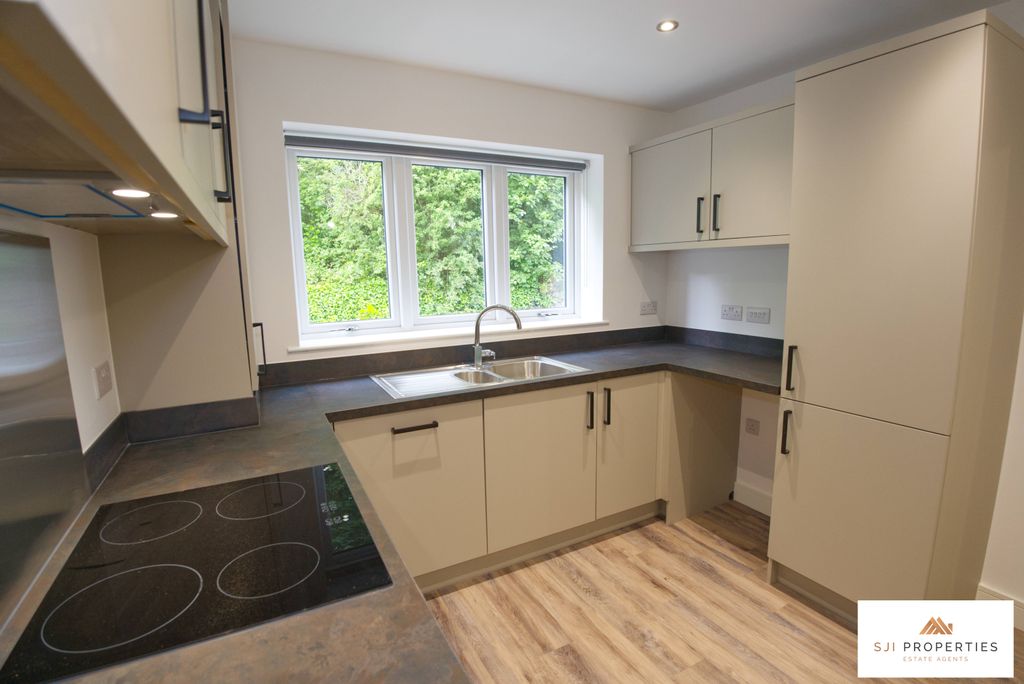 Property photo 3 of 20 Kitchen