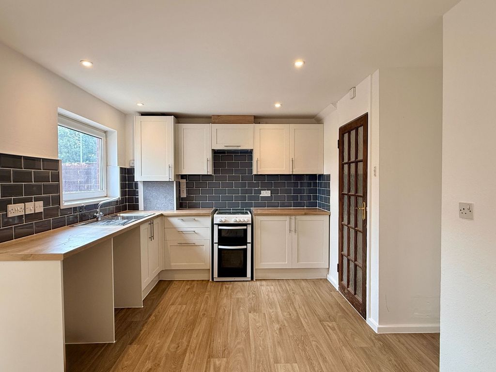 Property photo 2 of 14 Kitchen