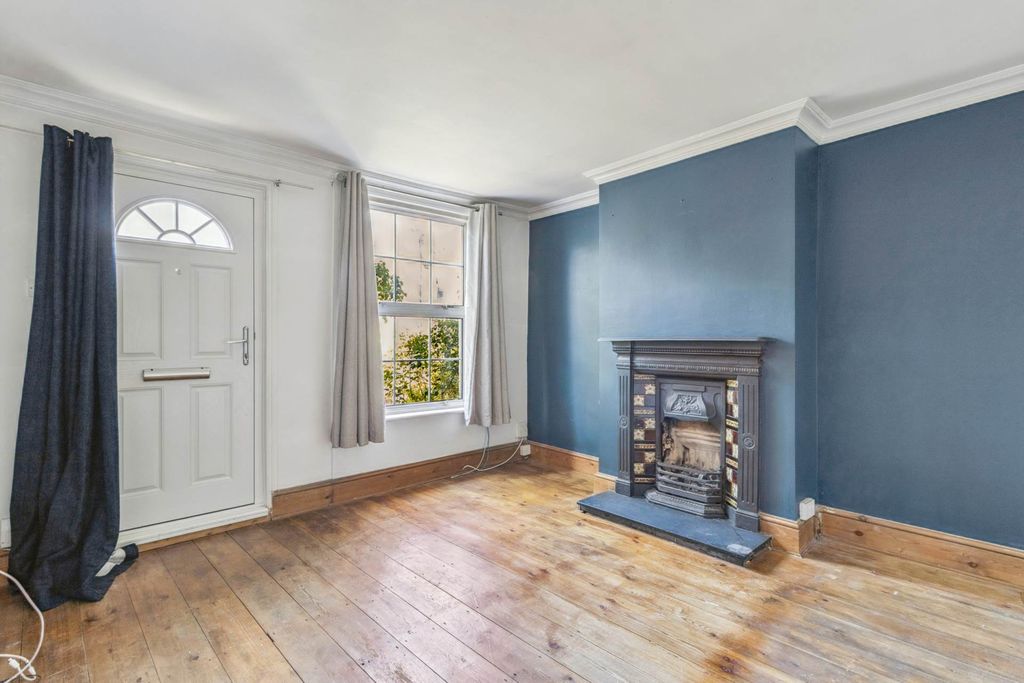 Property photo 2 of 13
