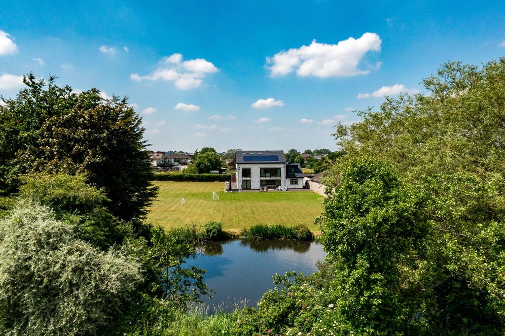 Property photo 2 of 33 3611985