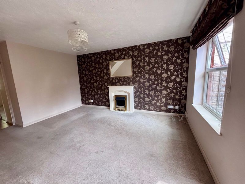 Property photo 3 of 18 Lounge