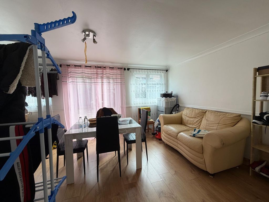 Property photo 3 of 10 Photo 3