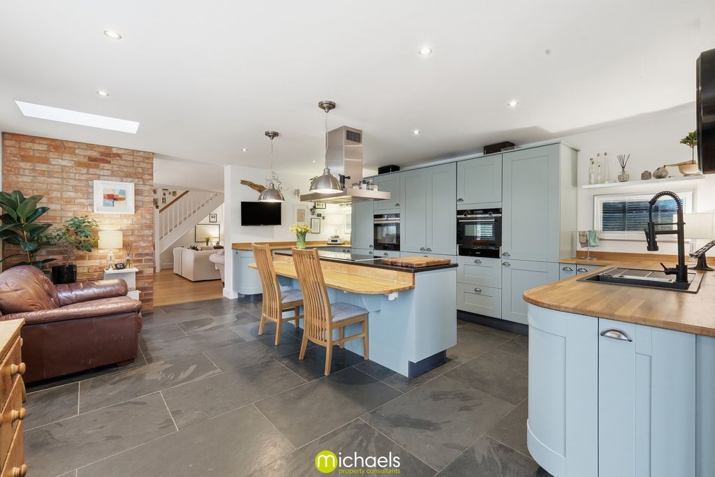 Property photo 3 of 31