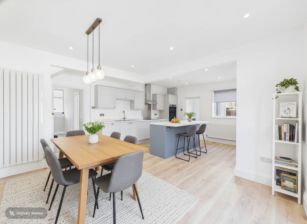 Property photo 3 of 30