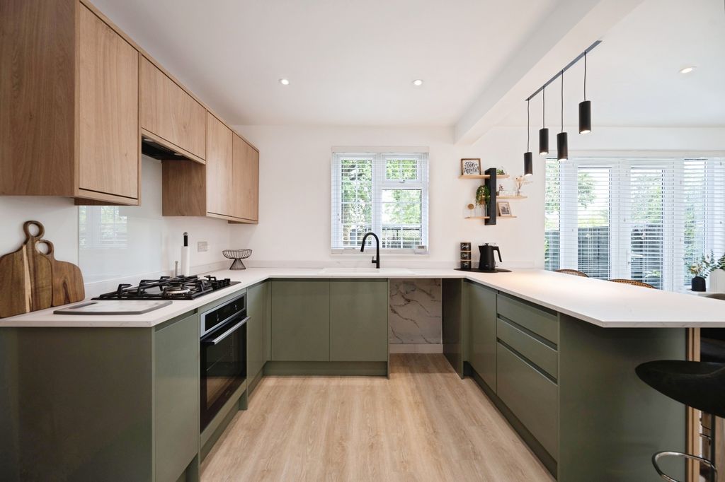Property photo 2 of 20 Pbox-Img.Jpg