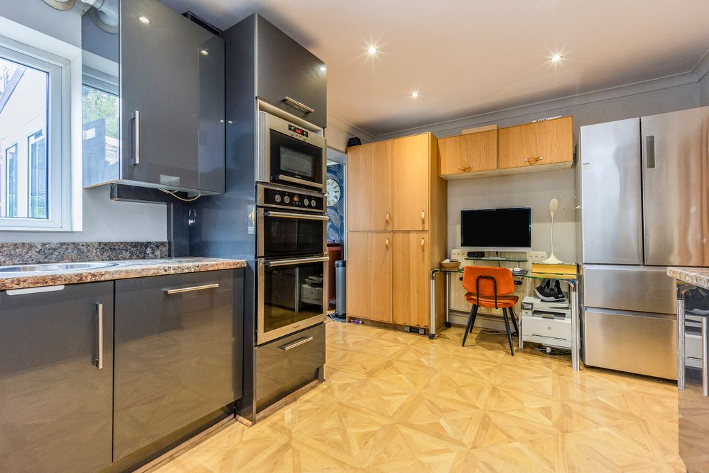 Property photo 3 of 20 Kitchen Diner