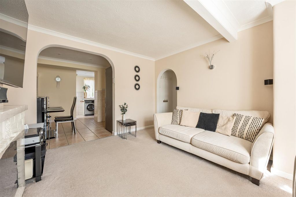 Property photo 2 of 16 Normanton Park E4