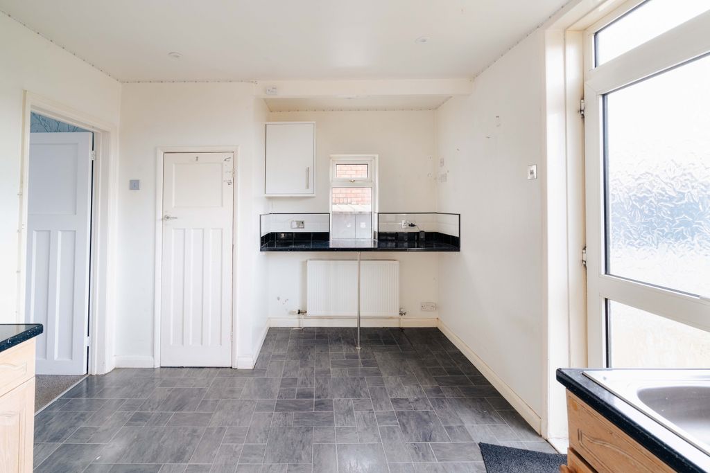 Property photo 3 of 11 6