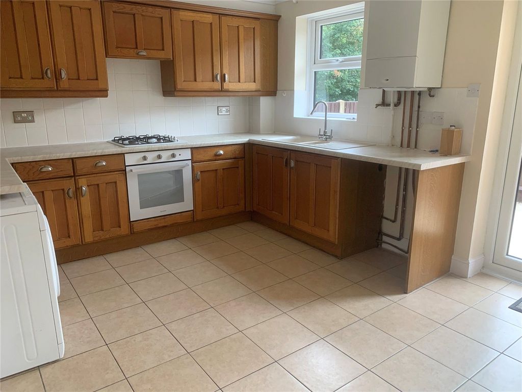 Property photo 2 of 11 Kitchen