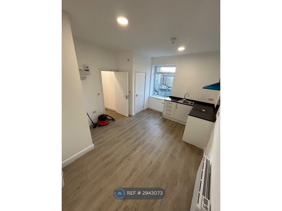 Property photo 1 of 2 Studio