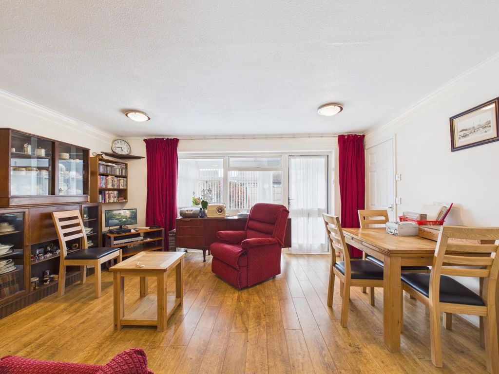 Property photo 3 of 24 Cam05010G0-Pr0057-Still010.Jpg