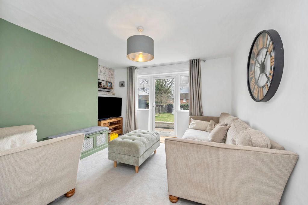 Property photo 2 of 18 Sitting Room