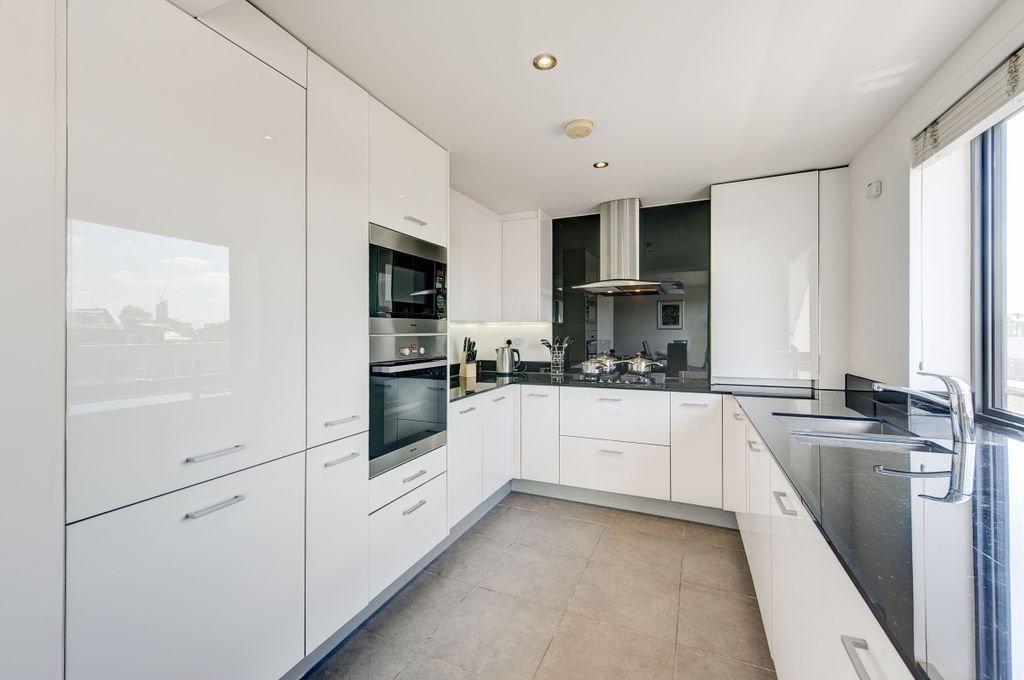 Property photo 2 of 14 17 Pond Place Sw3...