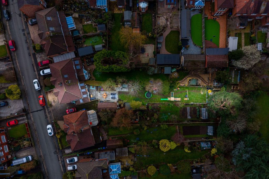 Property photo 2 of 32