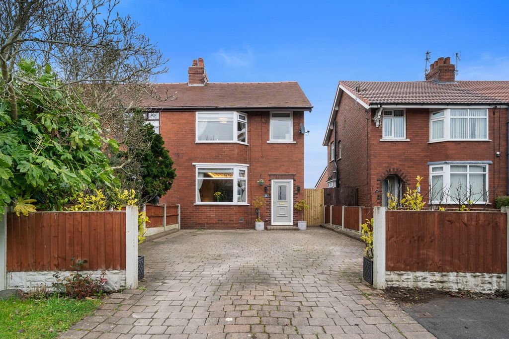 Property photo 2 of 33