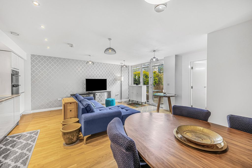 Property photo 3 of 11