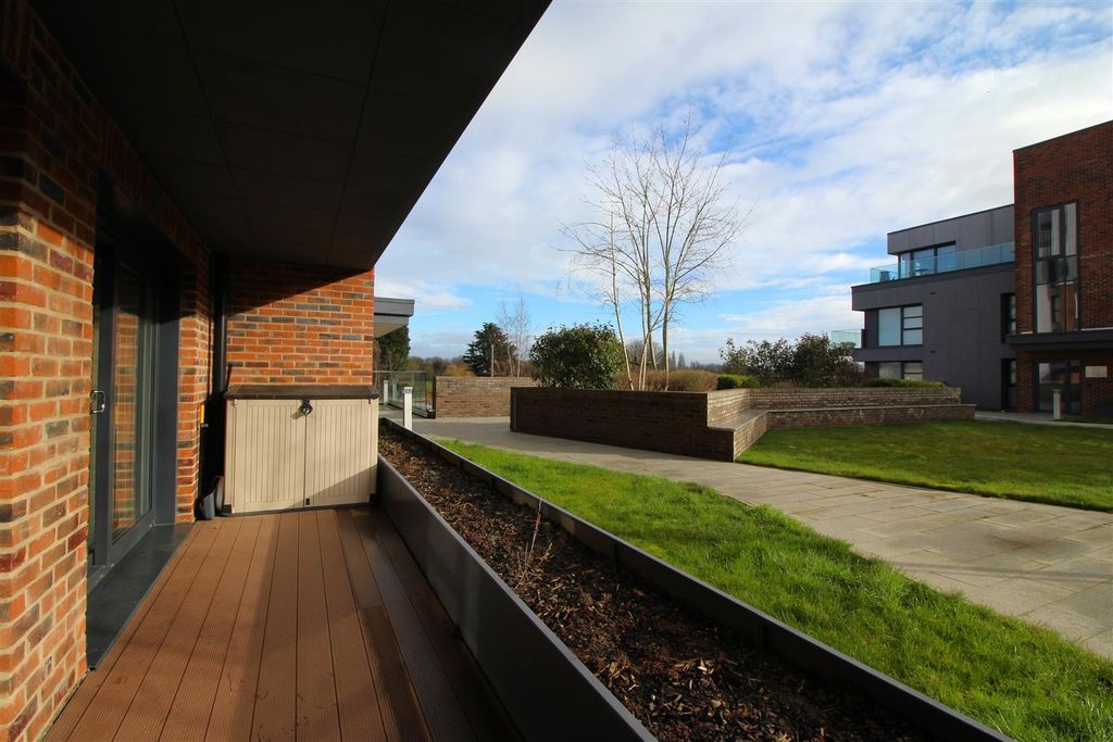 Property photo 3 of 16 Outside 1.Jpg