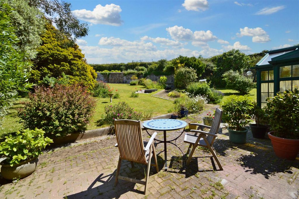 Property photo 2 of 23 Patio &amp; Garden