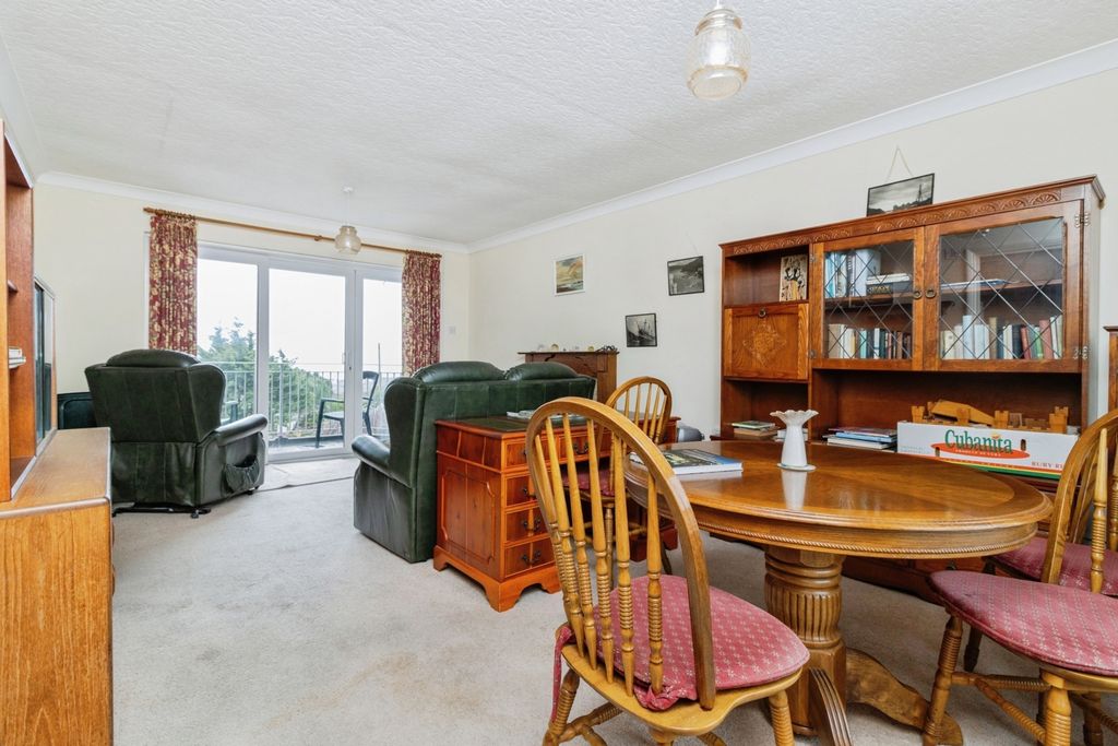 Property photo 2 of 17 Photo