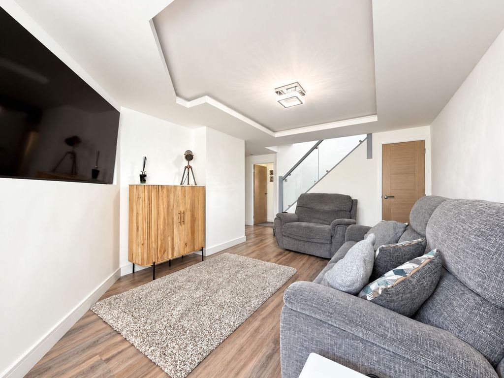 Property photo 3 of 18 Living Room
