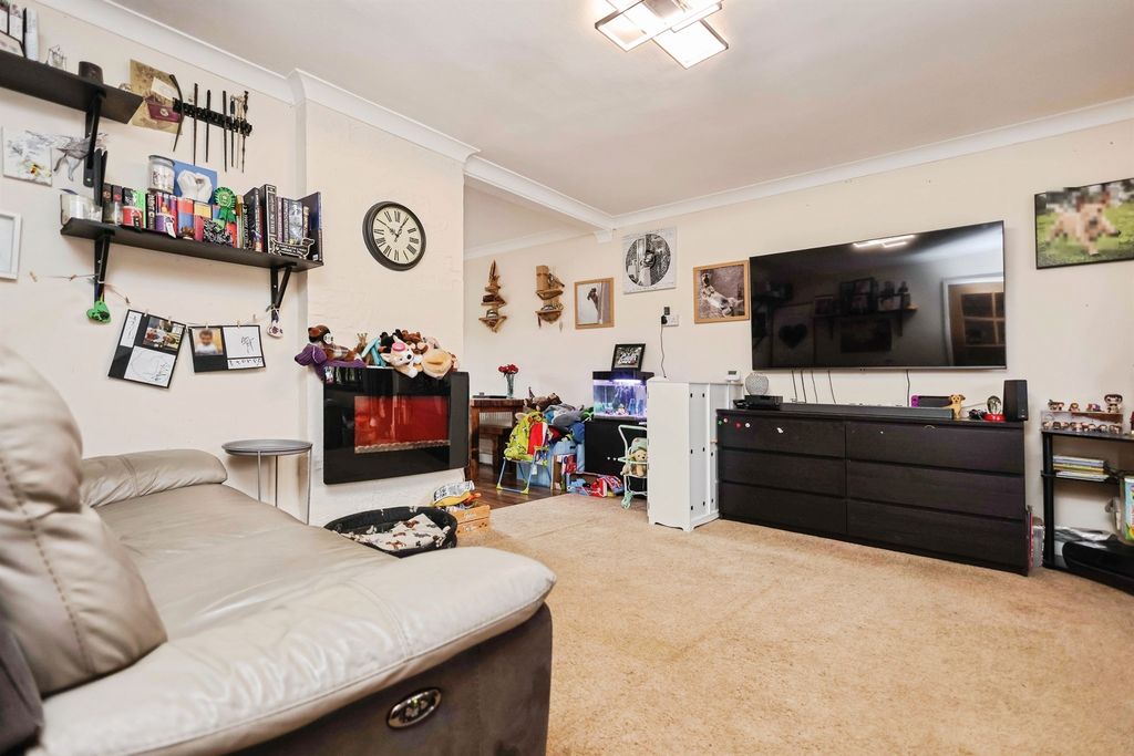 Property photo 3 of 17