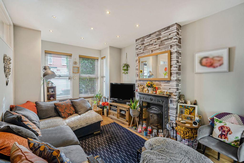 Property photo 2 of 23