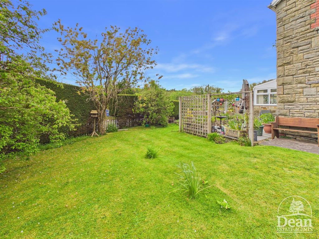 Property photo 2 of 28
