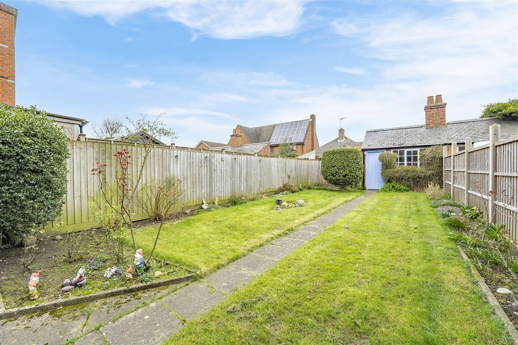 Property photo 2 of 13 Garden